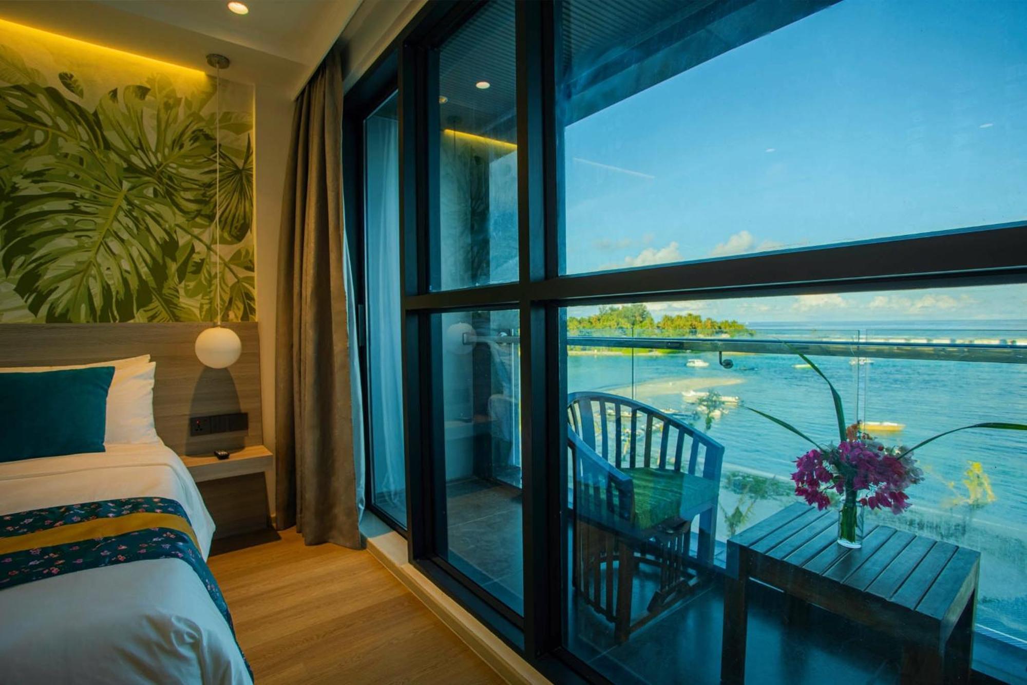 Beach Hotel Guraidhoo ภายนอก รูปภาพ